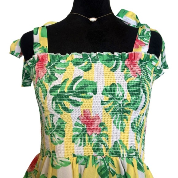 Chance Or Fate Woman’s Medium Tropical Print Smocked Ruffled Ruched Top - Picture 5 of 8
